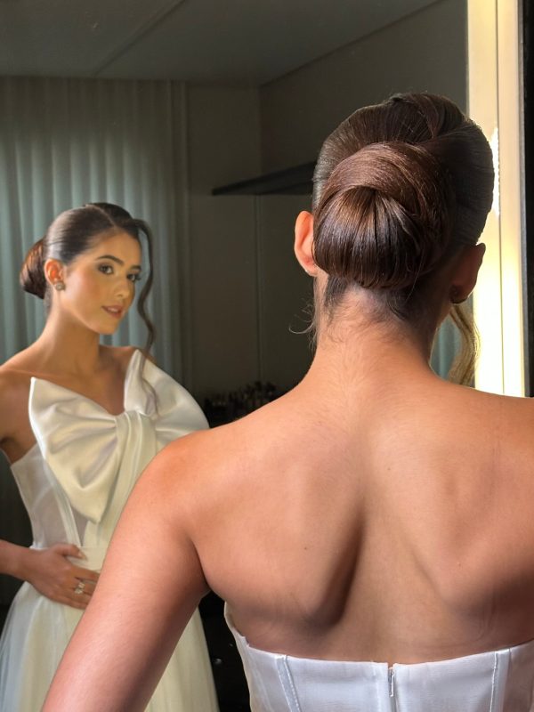 penteado-coque-CDuRvdoo